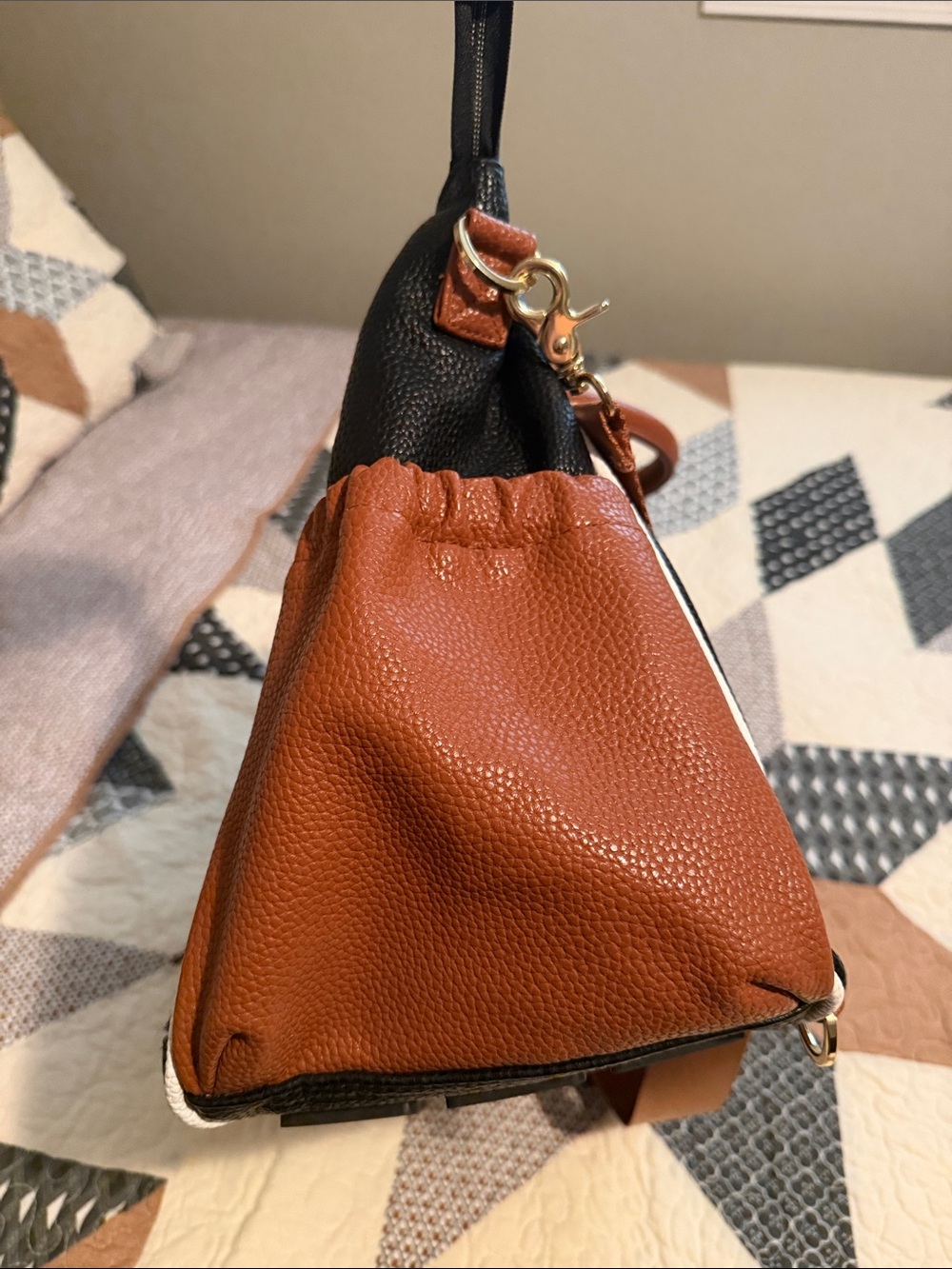 Itzy Ritzy Triple Threat Brown Coffee and Cream Diaper Baby Bag Messenger Tote - Picture 6 of 12